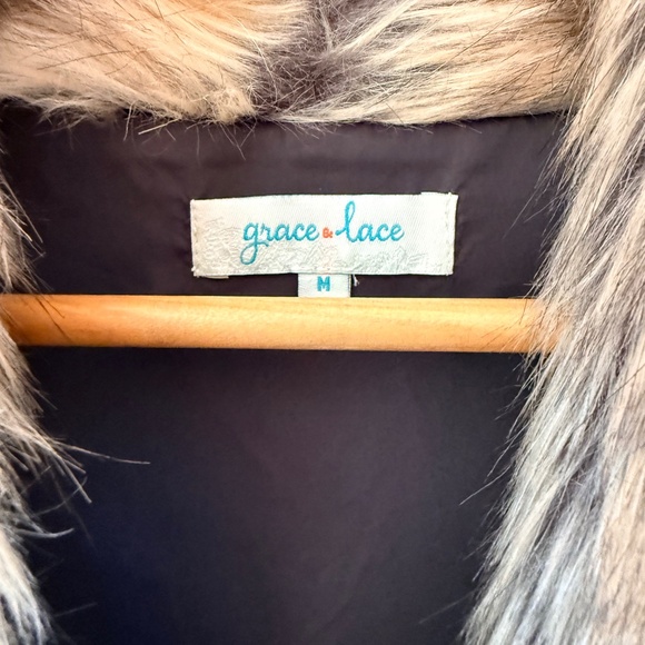 NWOT Grace and Lace Faux Fur Alpine Vest- Medium - Picture 5 of 5
